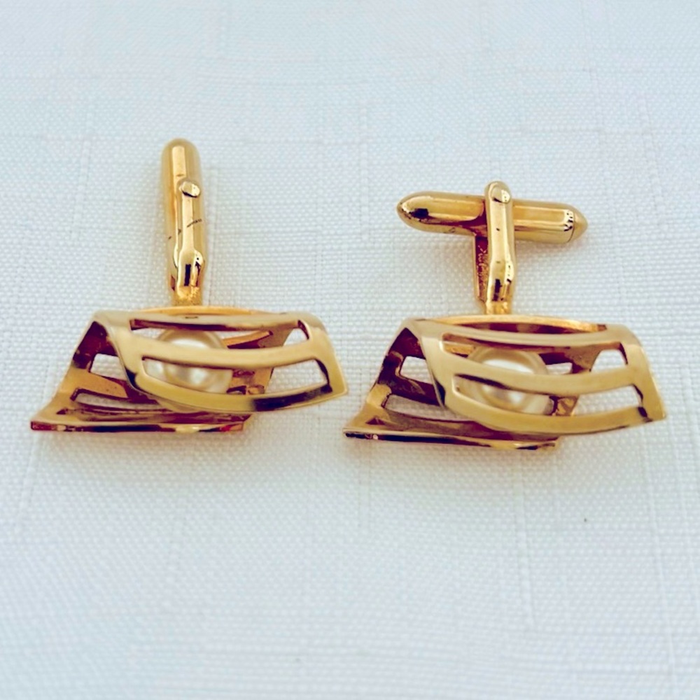 Vintage / Cuff Links ~ Gold Tone ~ Simulated Pearl - Picture 2 of 8
